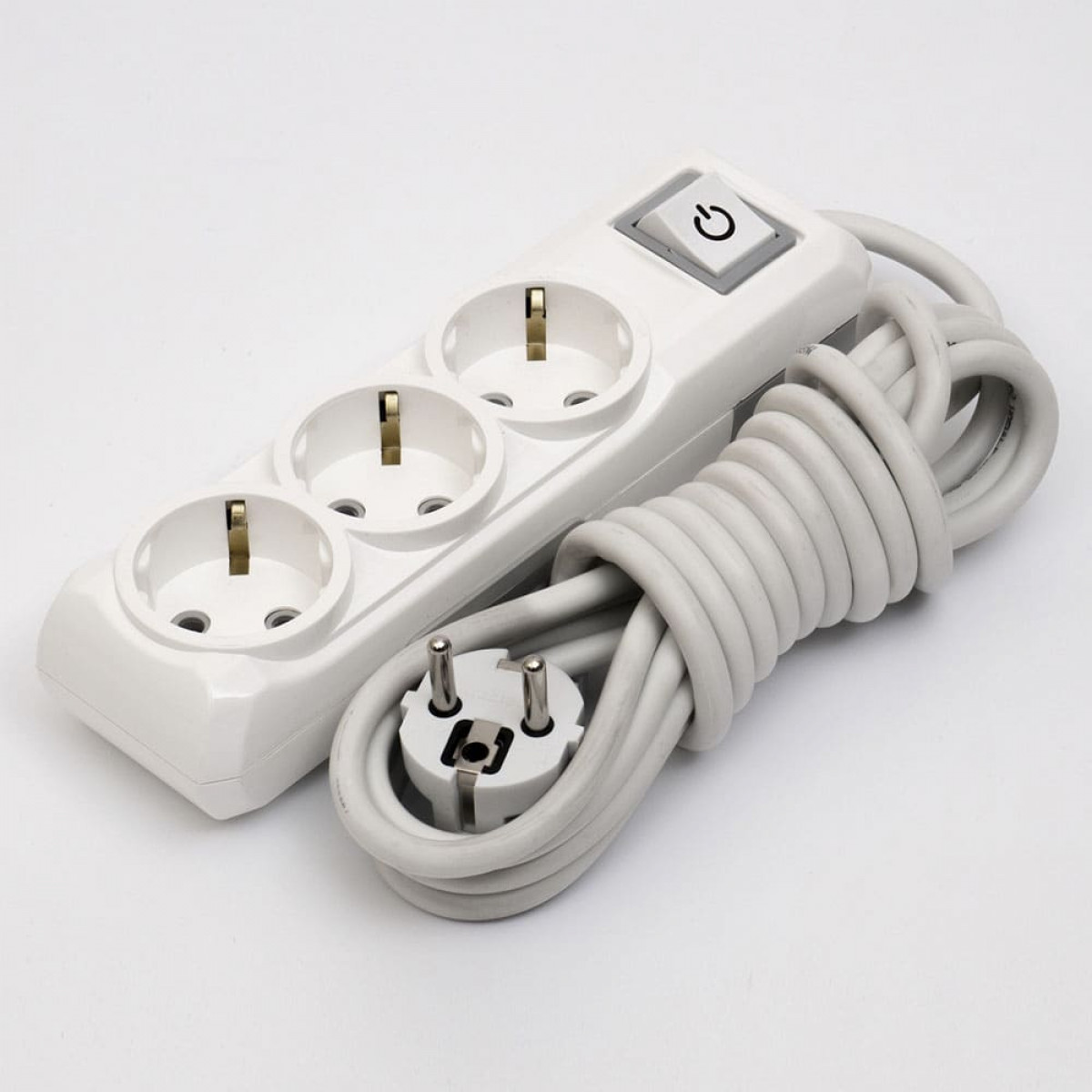 Удлинитель с кнопкой на 3 розетки с ж/к 5 метра Reliance (RE13545)